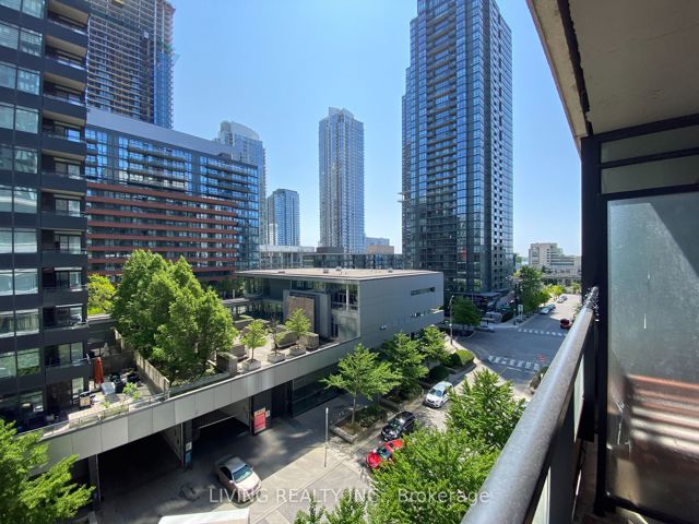 711 - 8 Telegram Mews