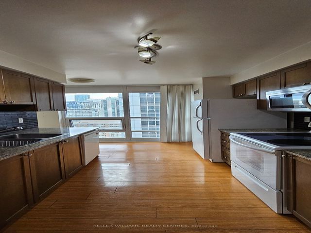 2405 - 763 Bay St