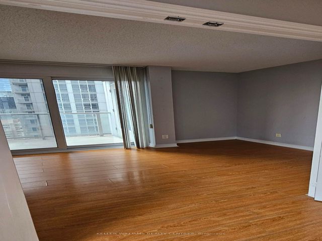 2405 - 763 Bay St