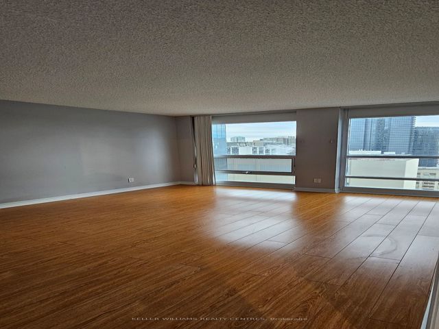 2405 - 763 Bay St