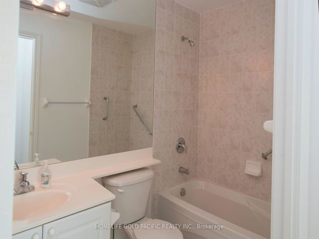 717 - 16 Dallimore Circ
