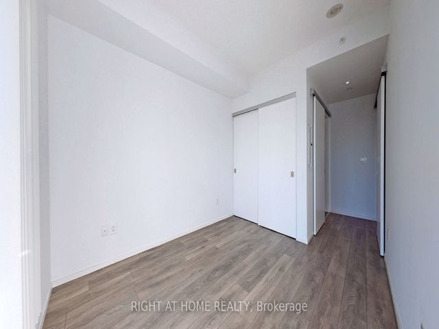 3905 - 159 Dundas St