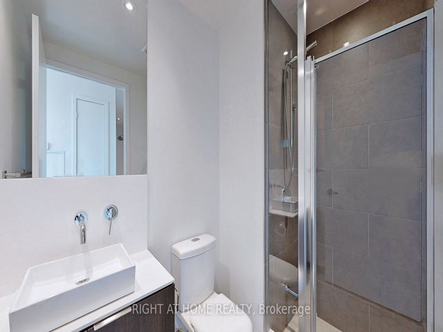 3905 - 159 Dundas St
