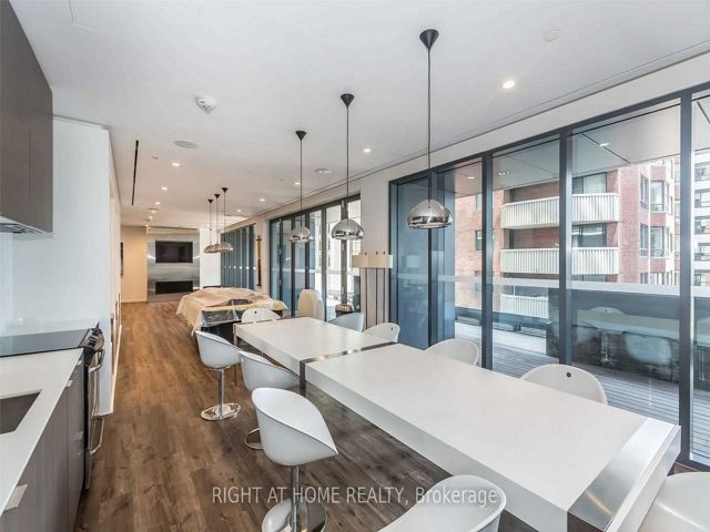 3905 - 159 Dundas St