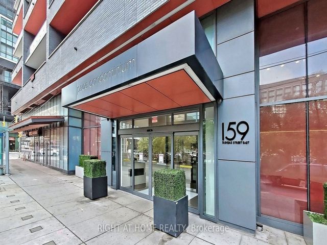 3905 - 159 Dundas St