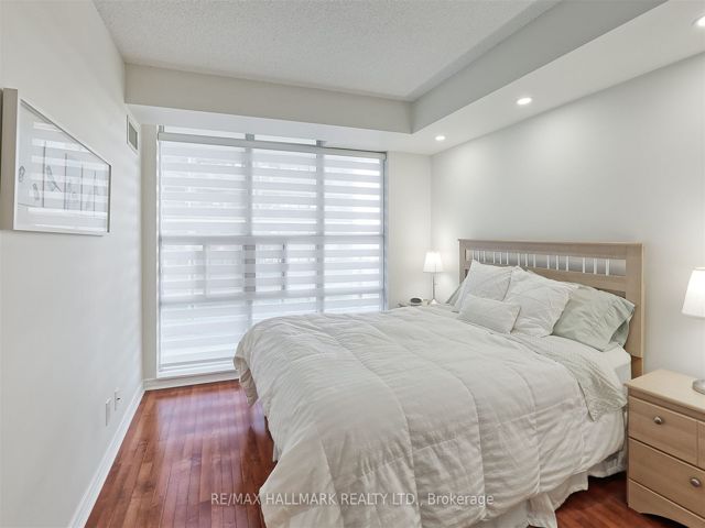 1102 - 736 Spadina Ave