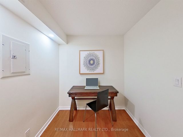 1102 - 736 Spadina Ave