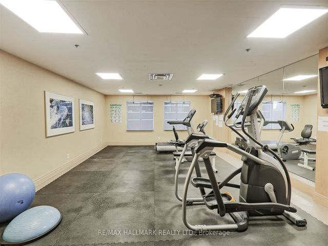 1102 - 736 Spadina Ave