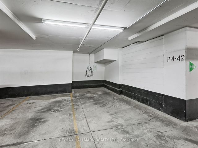 1102 - 736 Spadina Ave