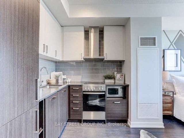 1912 - 125 Redpath Ave