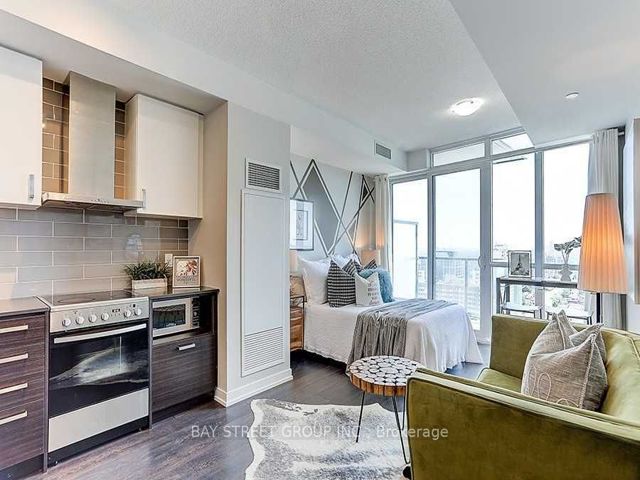 1912 - 125 Redpath Ave