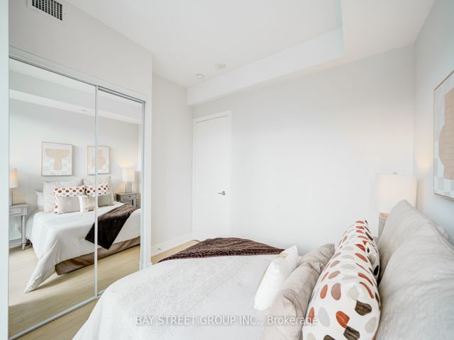 3211 - 7 Grenville St