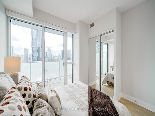 3211 - 7 Grenville St
