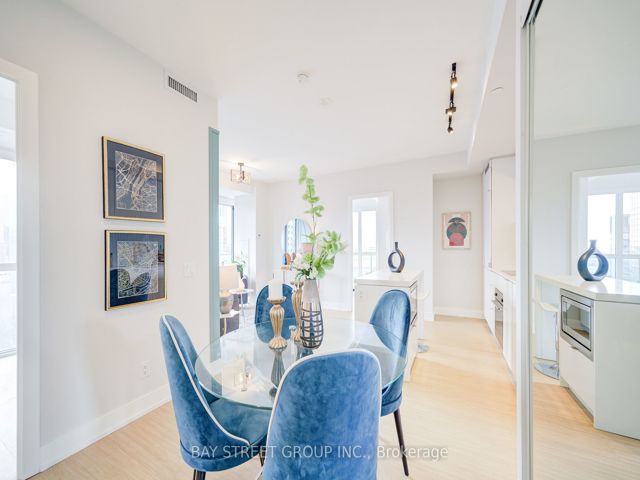 3211 - 7 Grenville St