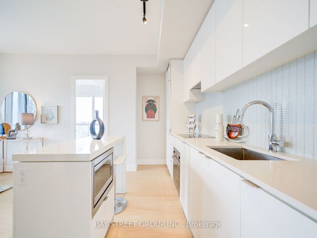 3211 - 7 Grenville St