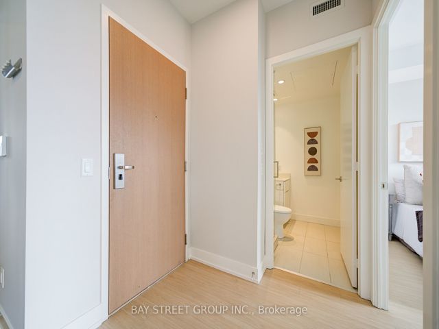 3211 - 7 Grenville St