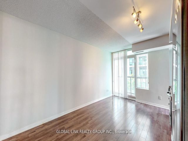 325 - 68 Abell St