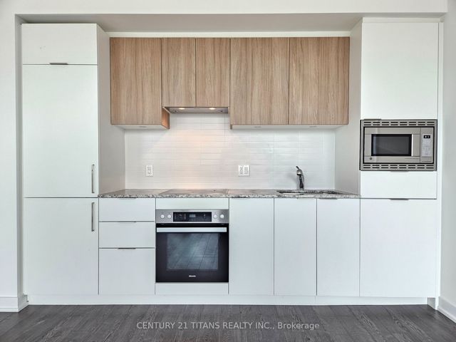 809 - 20 O'neill Rd