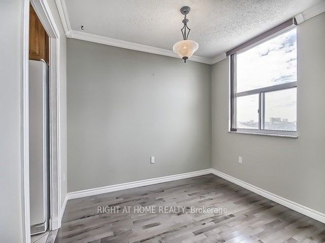 1610 - 205 Hilda Ave