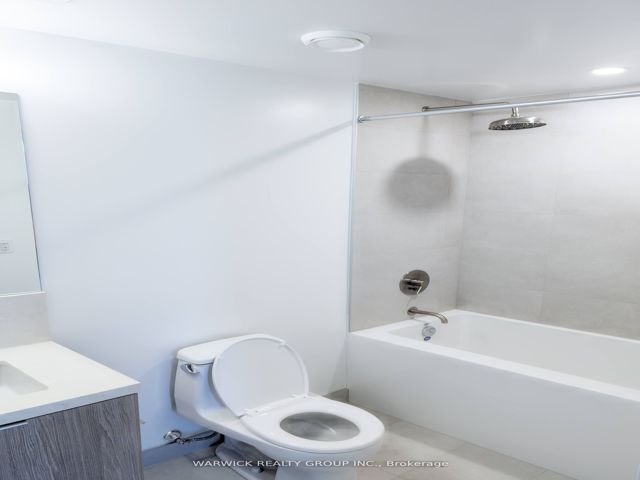 532 - 2020 Bathurst St