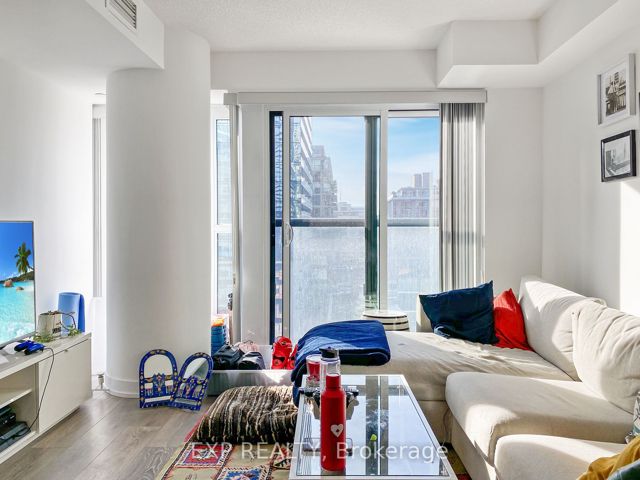 905 - 87 Peter St