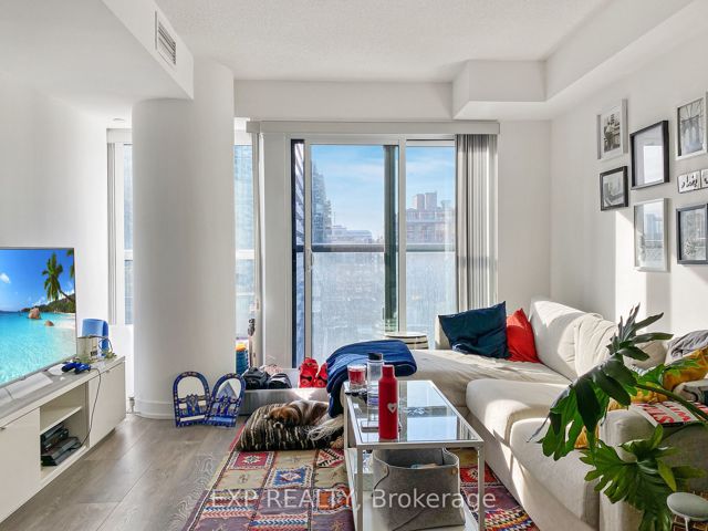 905 - 87 Peter St