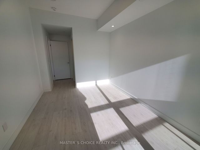 318 - 181 Sheppard Ave E