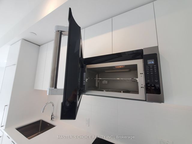 318 - 181 Sheppard Ave E