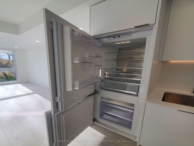 318 - 181 Sheppard Ave E