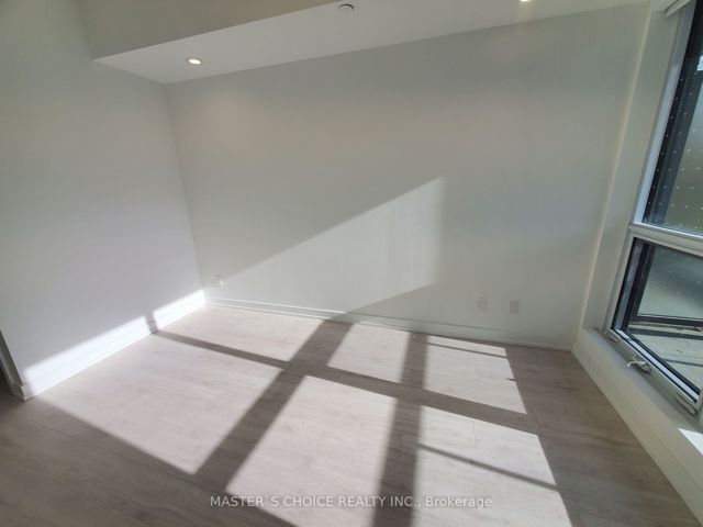 318 - 181 Sheppard Ave E