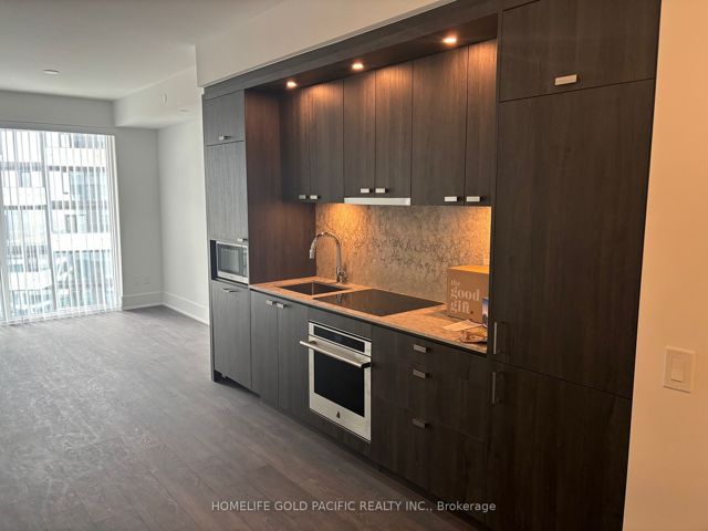 1707 - 470 Front St W