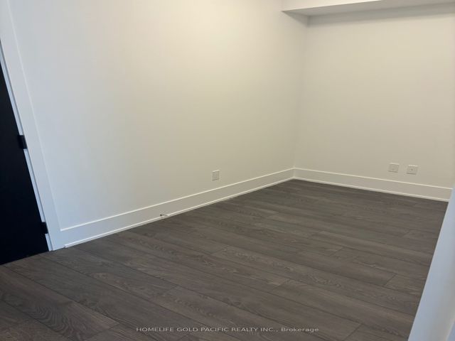 1707 - 470 Front St W