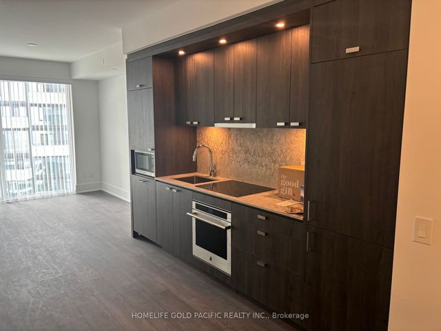 1707 - 470 Front St W