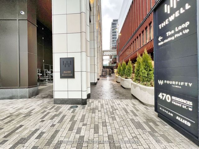 1707 - 470 Front St W