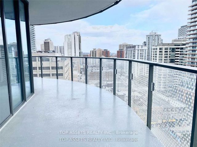 1102 - 11 Wellesley St