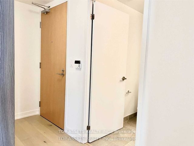 1102 - 11 Wellesley St