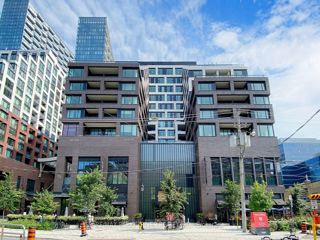 806 - 455 Wellington St W