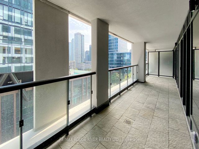 806 - 455 Wellington St W