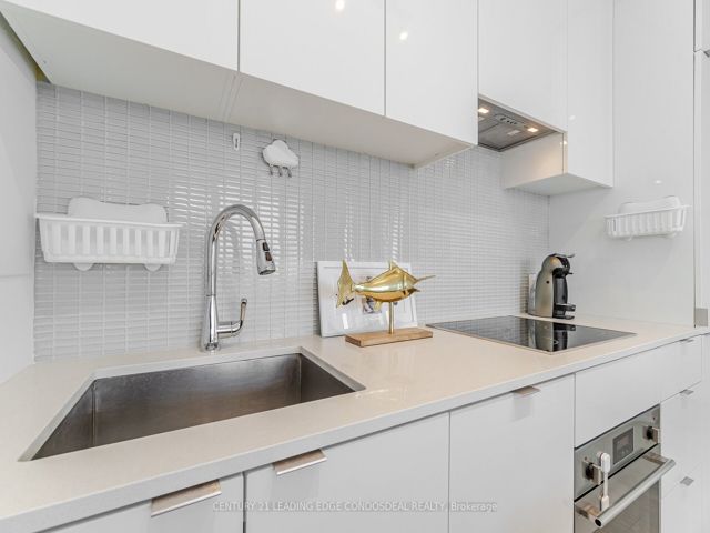2707 - 7 Grenville St