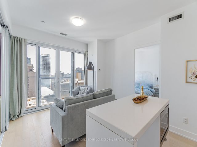 2707 - 7 Grenville St