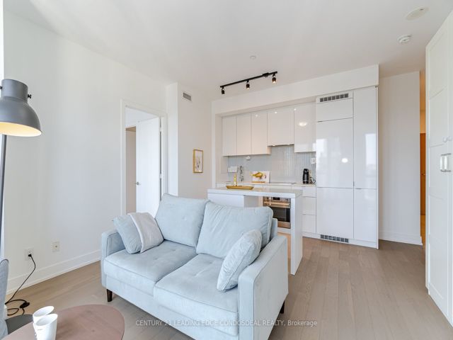 2707 - 7 Grenville St