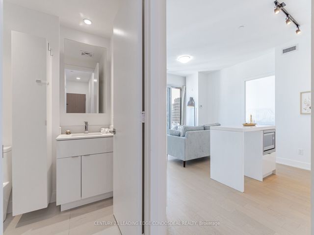 2707 - 7 Grenville St