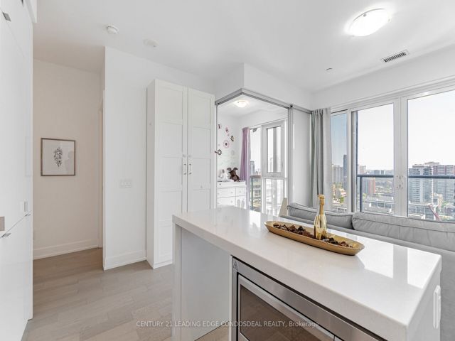 2707 - 7 Grenville St