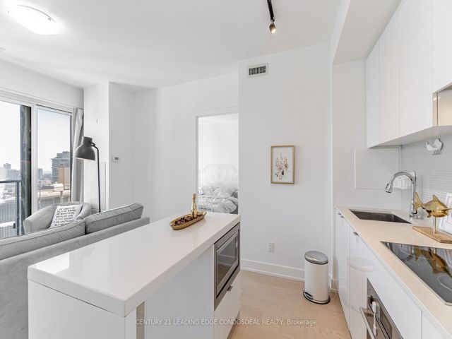 2707 - 7 Grenville St
