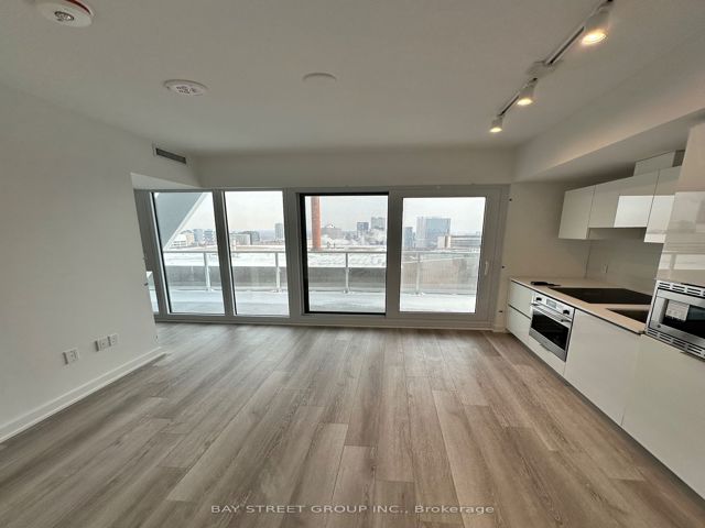 3413 - 230 Simcoe St