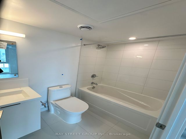 3413 - 230 Simcoe St
