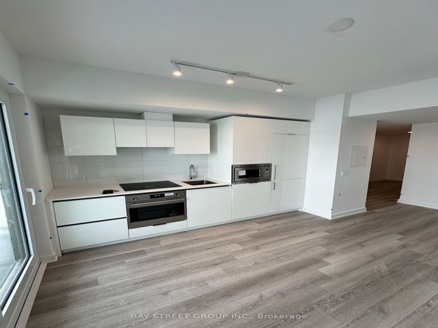 3413 - 230 Simcoe St