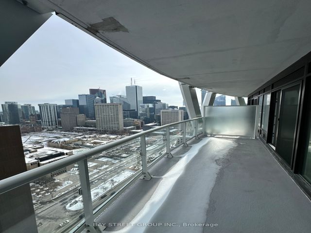 3413 - 230 Simcoe St