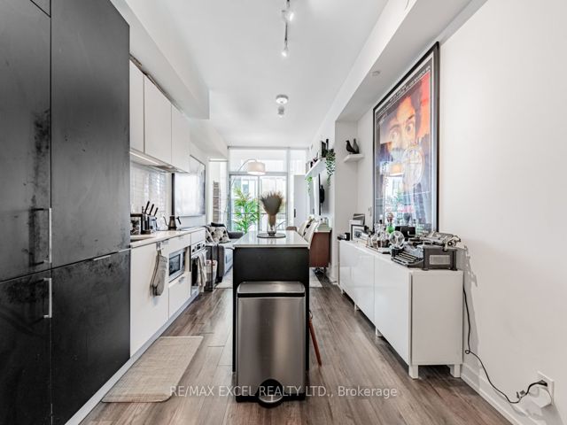 504 - 33 Helendale Ave