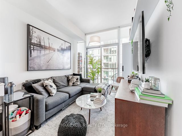 504 - 33 Helendale Ave